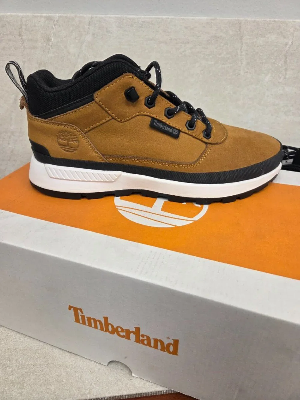 Timberland Men's Field Trekker Sneakers New in Box Size 7.5 Men's Wheat